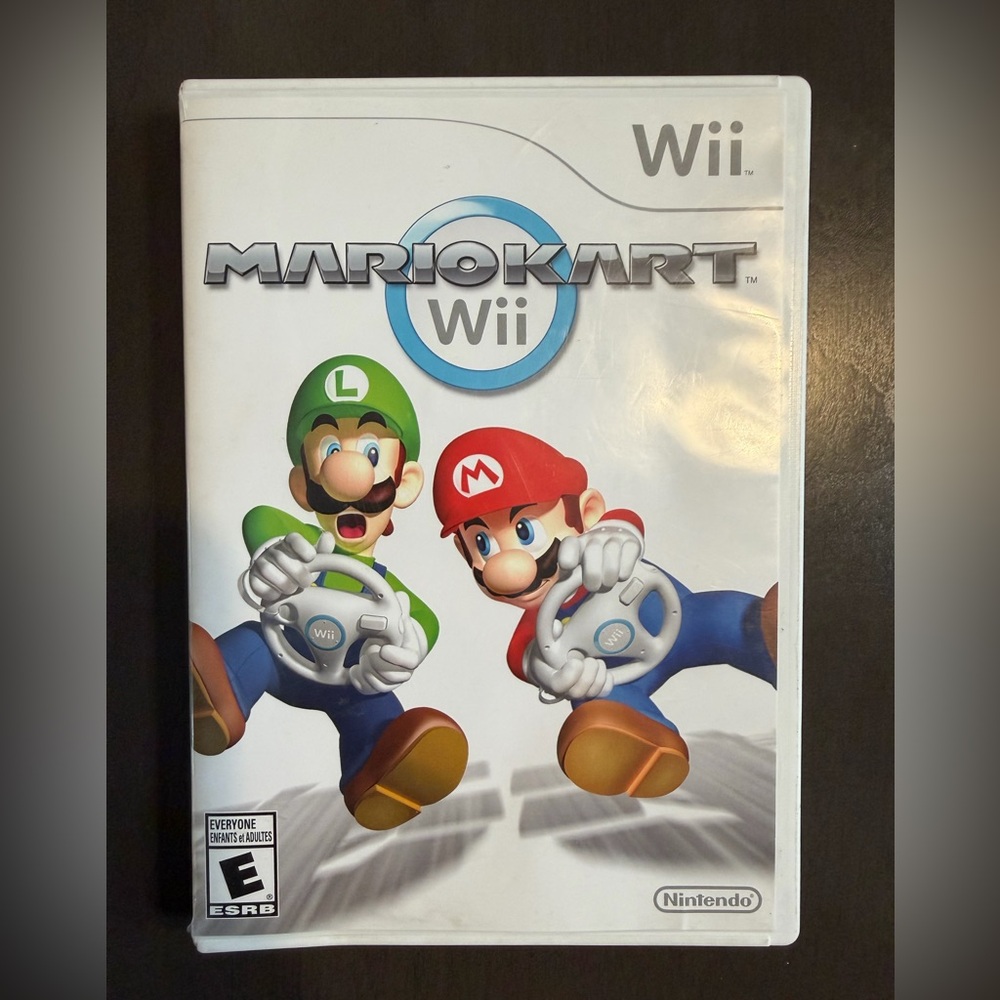 Nintendo Mario Kart Wii - Red and Green Characters